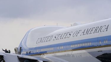 Intruso merodea cinco horas en base del Air Force One
