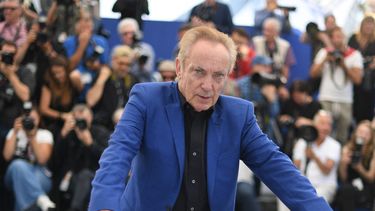 El actor alemán Udo Kier posa durante una sesión fotográfica para la película Bacurau en la 72ª edición del Festival de Cine de Cannes en Cannes, sur de Francia, el 16 de mayo de 2019. &nbsp; &nbsp;