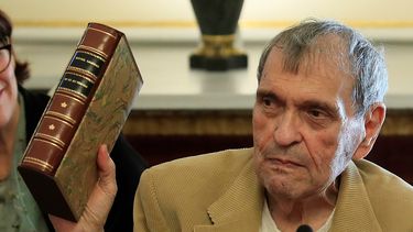 El poeta venezolano hizo referencia a palabras como libertad, justicia, democracia, civismo, honestidad, que cuando se ausentan de un país tornan muy difícil para sus ciudadanos el hecho de vivir realmente.