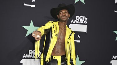 La canción de Lil Nas X también lleva 19 semanas en el Hot rap songs. Superó la marca que compartían Drake por Hotline Bling, Iggy Azalea por Fancy y Missy Elliott por Hot Boyz.&nbsp;