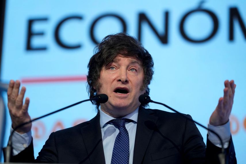 Javier Milei, candidato presidencial de la coalición La Libertad Avanza, se dirige al Consejo de las Américas en Buenos Aires, Argentina, el jueves 24 de agosto de 2023.