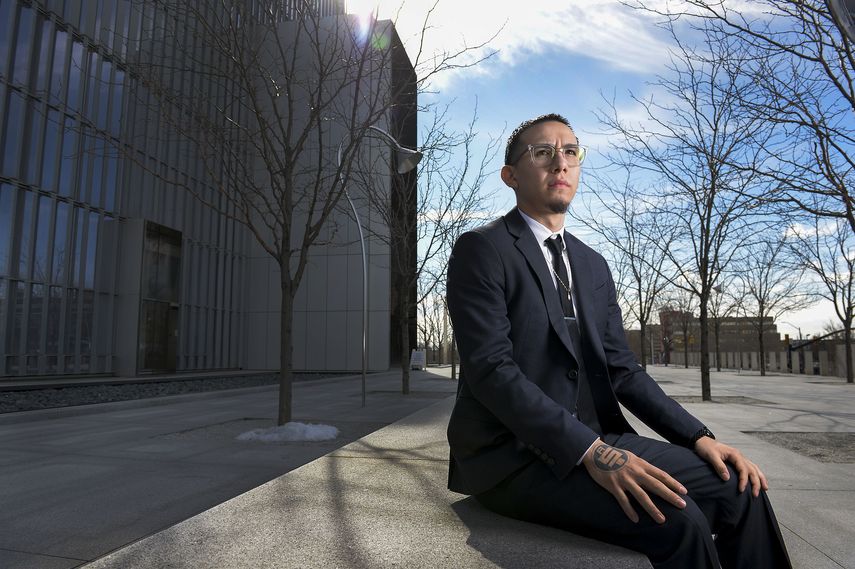 Luis Gustavo L&oacute;pez, quien testific&oacute; contra Alan Dale Covington, en la Corte Federal de Distrito, posa para una foto en Salt Lake City, el martes 18 de febrero de 2020.&nbsp;