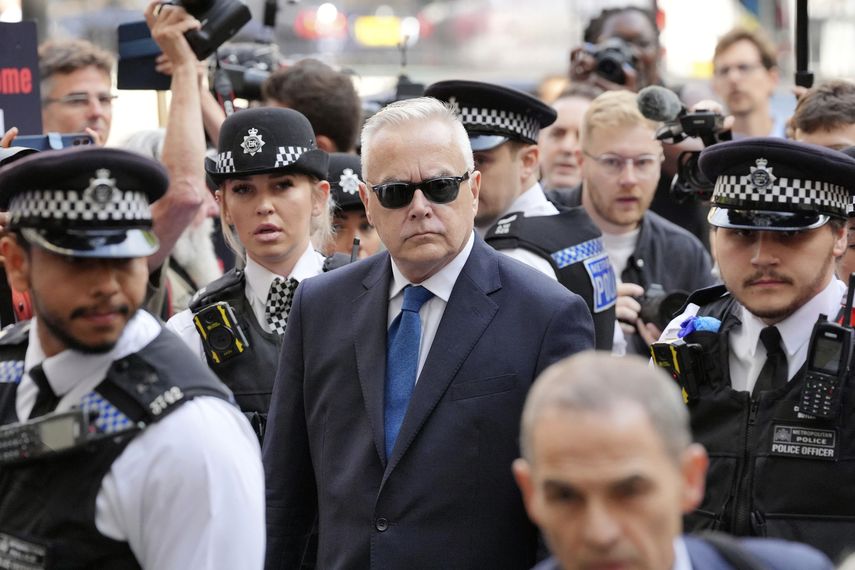 El expresentador de la BBC Huw Edwards a su llegada al Tribunal de Magistrados de Westminster en Londres, el 31 de julio de 2024, donde está acusado de tres cargos de tomar imágenes indecentes de menores luego de una investigación de la policía metropolitana.