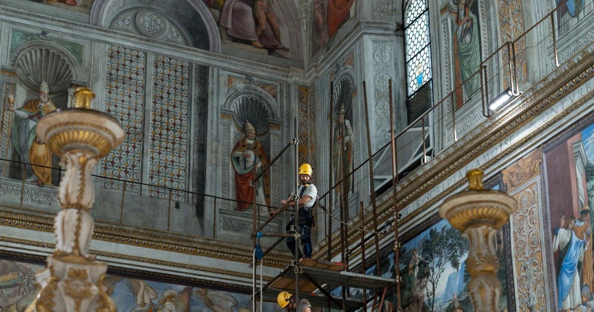 Se aceleran los trabajos para preparar la Capilla Sixtina antes del cónclave en el Vaticano