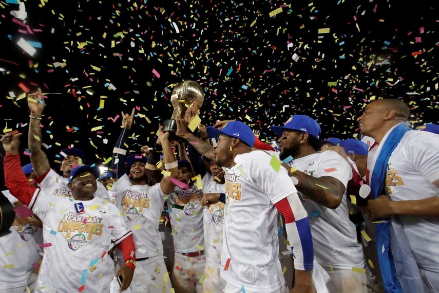 Por su condición de invitado, y a pesar de ser el anfitrión, Panamá no recibirá ningún premio en metálico por el galardón, según la Confederación de Béisbol Profesional del&nbsp;Caribe, lo que provocó disgusto en los miles de aficionados.