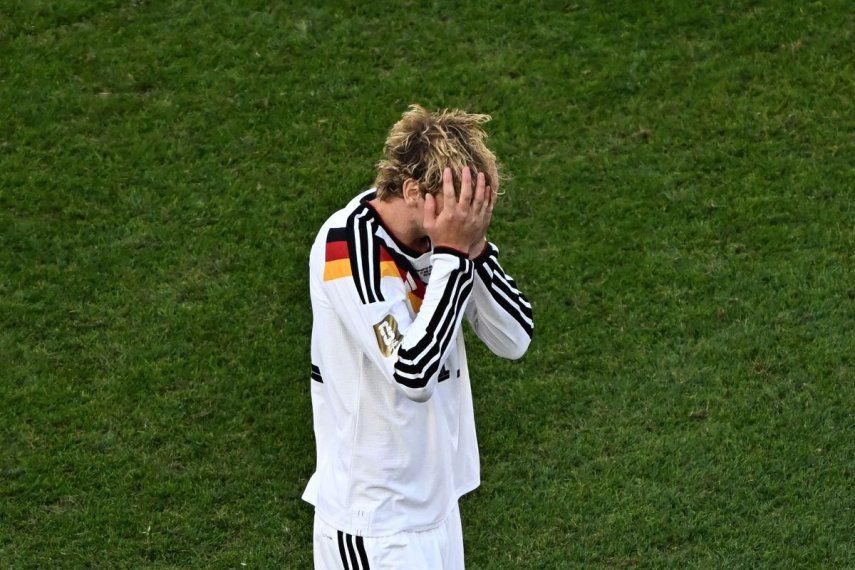 El jugador Nick Woltemade, de Alemania, se lamenta luego de fallar su disparo desde el punto penal en un partido del Mundial, el 29 de junio de 2026.