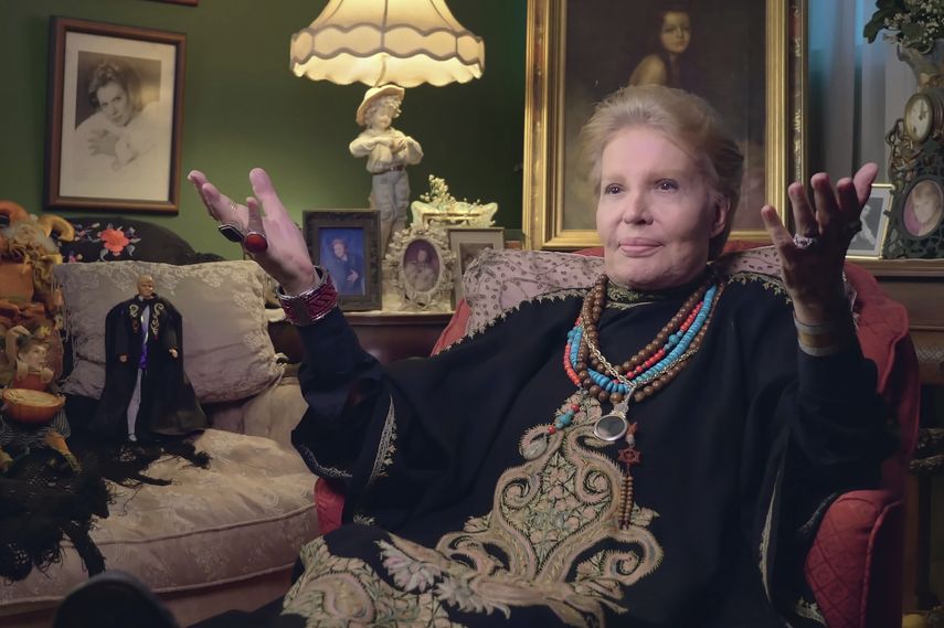 En esta fotograf&iacute;a proporcionada por Netflix, el astr&oacute;logo Walter Mercado en una escena del documental Mucho Mucho Amor&rdquo;.&nbsp;