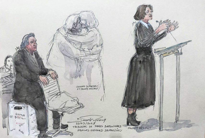 Este boceto judicial, creado el 26 de marzo de 2025, muestra a la actriz francesa Fanny Ardant hablando junto al actor francés Gerard Depardieu durante el juicio, en el que se le acusa de abusar sexualmente de dos mujeres durante un rodaje en 2021, en el Tribunal Penal de París.