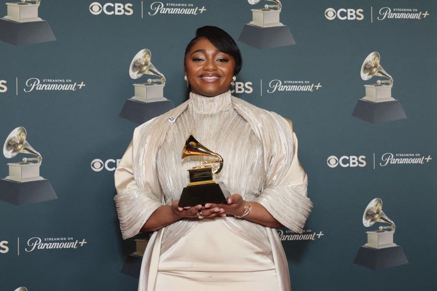 Samara Joy, ganadora del premio al Mejor Álbum Vocal de Jazz por Portrait, posa en la sala de prensa durante la 68.ª edición de los Premios Grammy en el Crypto.com Arena el 1 de febrero de 2026 en Los Ángeles, California.&nbsp;