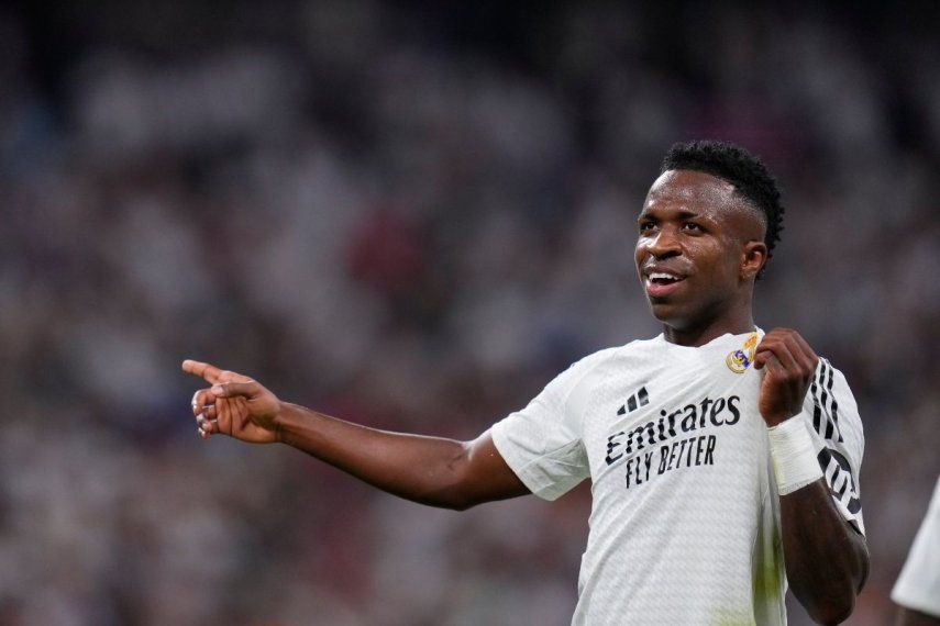 Vinícius Junior celebra tras anotar el segundo gol del Real Madrid ante el Espanyol en la Liga española, el sábado 21 de septiembre de 2024, en Madrid.