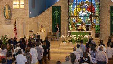 Aspecto de la ceremonia religiosa realizada en la iglesia Saint Agnes, en Key Biscayne, para honrar la vida y obra del artista Carlos Cruz-Diez.