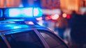 La Policía patrulla la ciudad durante la noche. La Policía patrulla la ciudad durante la noche.