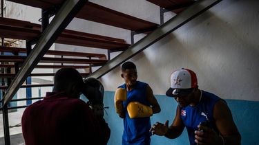 Boxeadores cubanos entrenan en el gimnasio Rafael Trejo en La Habana Vieja, el miércoles 6 de abril de 2022&nbsp;