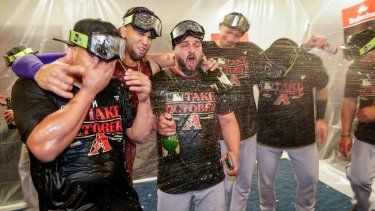 Los Cascabeles de Arizona festejan por avanzar a postemporada y eliminar a los Cerveceros de Milwaukee, en el segundo juego de la serie de comodines de la Liga Nacional, el miércoles 4 de octubre de 2023&nbsp;