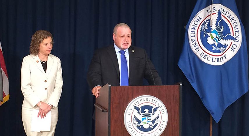 Joe Trias, agente especial, informó que los exveteranos realizarán exámenes forenses a los equipos electrónicos que son incautados por las autoridades policiales. Foto: Orián Brito