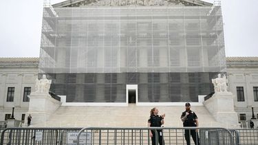 Fachada en reparación de la Corte Suprema de Estados Unidos en Washington.