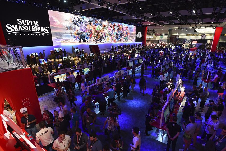 Multitudes se reúnen el martes 12 de junio de 2018 en el stand de Nintendo en la conferencia de videojuegos E3 en Los Ángeles mientras los fanáticos acuden en masa para jugar Super Smash Bros.Ultimate.&nbsp;