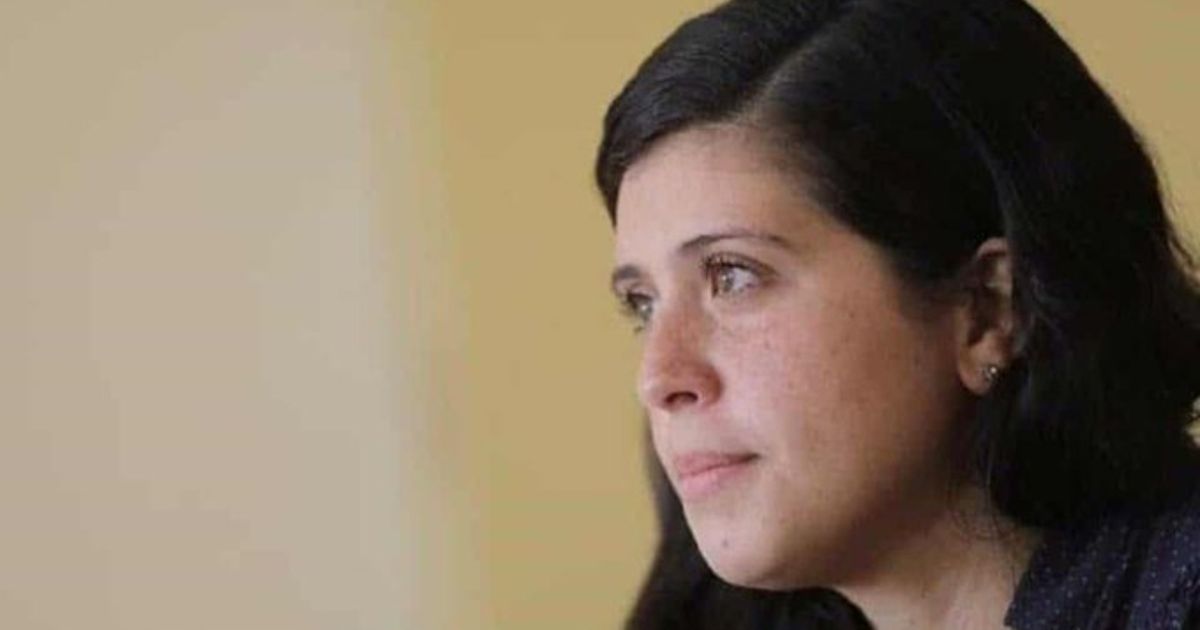 Régimen chavista mantiene asedio a activista Andreina Baduel: “No tenemos miedo”