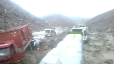 imagenes del deslave que inundo una carretera en el peru