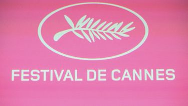 Una foto muestra el logo del festival durante la conferencia de prensa para anunciar la selección oficial de la 78ª edición del Festival de Cine de Cannes, en el cine UGC Montparnasse de París, el 10 de abril de 2025.