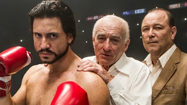 Édgar Ramírez como Roberto Durán, Robert De Niro como su entrenador Ray Arcel y Rubén Blades como Carlos Eleta (AP)