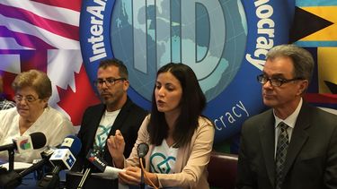 Rosa María Payá habla en Miami, durante el anuncio de la inicitaiva que busca presentar propuestas a la Constituyente, que propone el régimen de Cuba. 