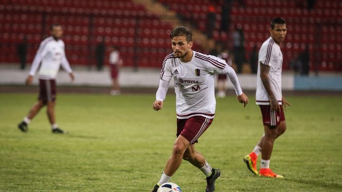 Christian Santos entró en la convocatoria por la lesión de Rondón.