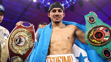 Teófimo recibe la bendición del Zar del Boxeo y brilla su futuro