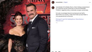 Los actores Millie Bobby Brown y David Harbour en el estreno de la quinta y última temporada de Stranger Things. 