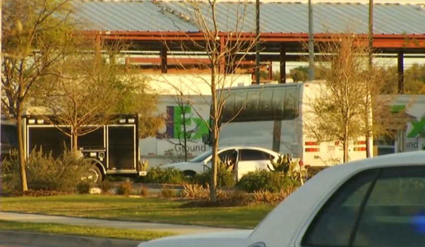 Vista parcial de los almacenes de FedEx en Schertz, Texas, donde se produjo una explosión la noche del lunes 19 de marzo de 2018.