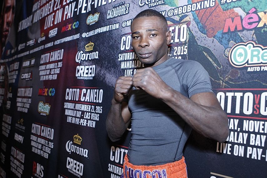 El legendario entrenador señala que se comunicó con los representantes de Ortiz y Rigondeaux