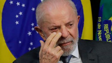 El presidente brasileño, Luiz Inácio Lula da Silva, hace un gesto durante una reunión con su gabinete y gobernadores para discutir cambios en las políticas de seguridad pública en el Palacio de Planalto en Brasilia, el 31 de octubre de 2024.