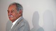 El novelista español Eduardo Mendoza posa durante la presentación de su nuevo libro El Rey Recibe el 4 de septiembre de 2018 en Barcelona.&nbsp;