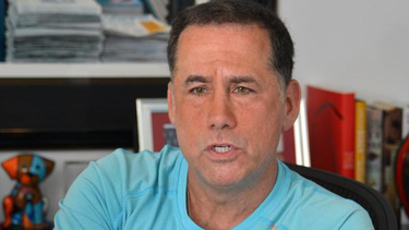 El alcalde Philip Levine considera que el tratamiento de las inundaciones en La Playa es un proyecto a largo plazo (Giselle Santalucci)