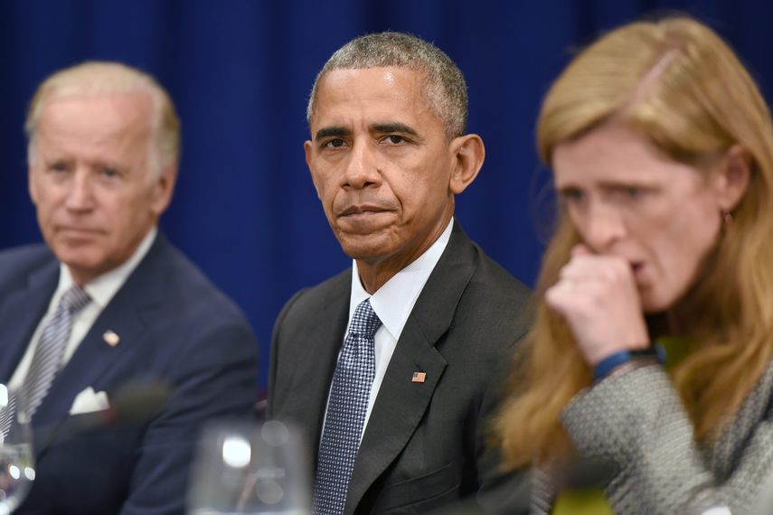 El presidente de Estados Unidos, Barack&nbsp;Obama, atiende una reunión con el primer ministro de Irak, Haider al-Abadi, junto al vicepresidente de Estados Unidos, Joe Biden y la embajadora de Estados Unidos ante la&nbsp;ONU, Samantha Powe