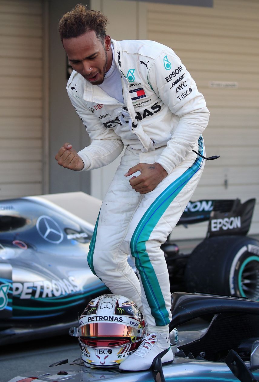 A falta de cuatro pruebas para la conclusión del certamen, el 25 de noviembre, en Abu Dabi, Hamilton -que ya podría festejar condición de pentacampeón dentro de dos semanas, en Austin (Texas), sede del Gran Premio de Estados Unidos- encabeza el Mundial con 331 puntos, 67 más que Vettel.