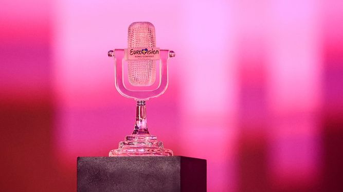 El trofeo aparece antes del 68º Festival de la Canción de Eurovisión 2024 el 11 de mayo en el Malmo Arena, en Malmo, Suecia. &nbsp;