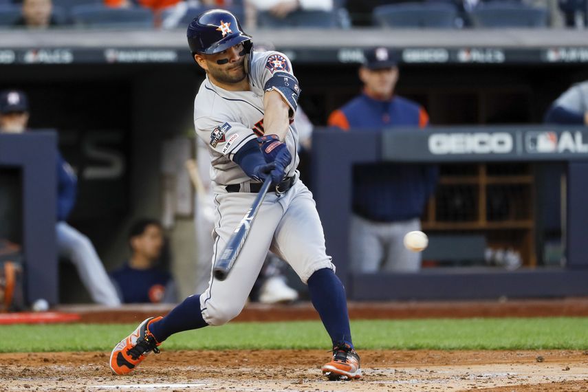 El jonr&oacute;n de Jos&eacute; Altuve al iniciar el juego fue su cuarto este octubre, y el primero en la serie.&nbsp;El cuadrangular fue su 12do en 40 juegos de postemporada, con lo que empat&oacute; a Springer por el r&eacute;cord de la franquicia y a Jayson Werth en la lista hist&oacute;rica de jugadores en sus primeros 40 compromisos de playoffs. Por delante aparecen apenas otros cuatro: Nelson Cruz, Carlos Beltr&aacute;n, Babe Ruth y Mickey Mantle.