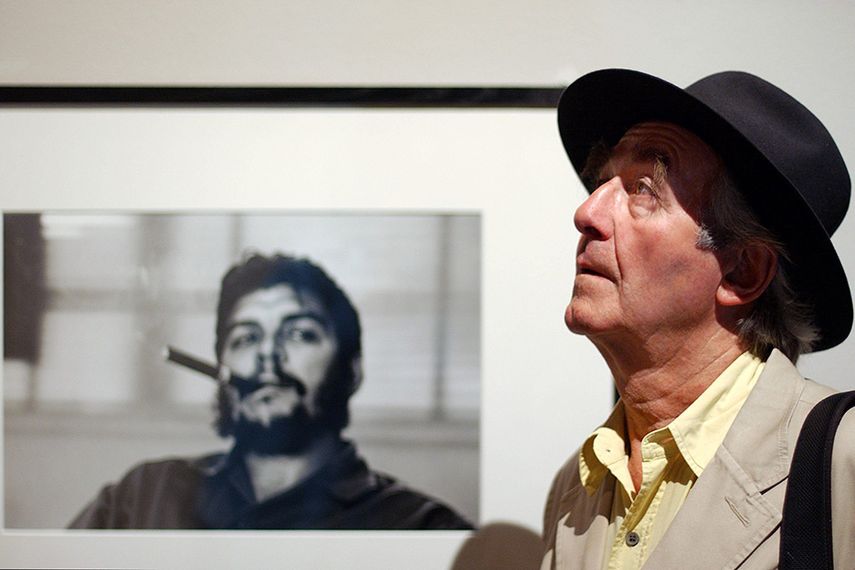 Muere René Burri, el fotógrafo que inmortalizó al Che fumando un habano