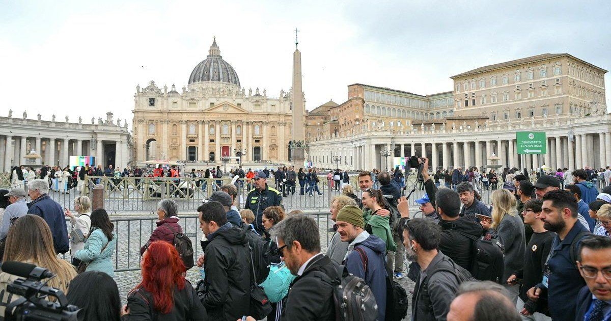 Unas 61.000 personas han visitado hasta ahora la capilla ardiente del papa Francisco