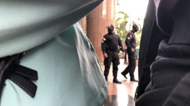 Agentes del SEBIN en los alrededores de la oficina del presidente interino Juan Guaidó