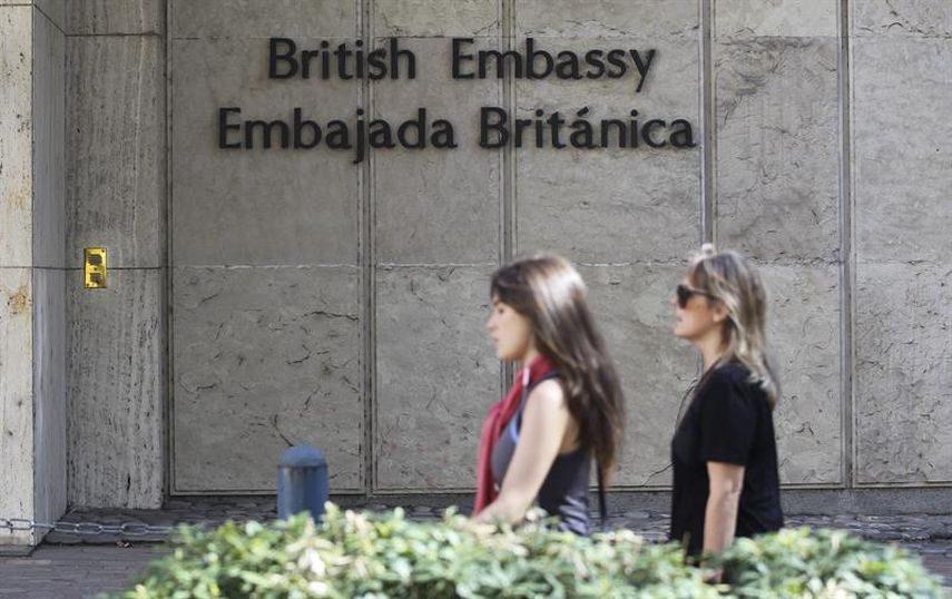  Vista del exterior de la Embajada Británica en Buenos Aires. El Gobierno argentino convocó el jueves al embajador británico, John Freeman, para exigirle explicaciones por supuestas acciones de espionaje contra el país relacionadas con la disputa sobre