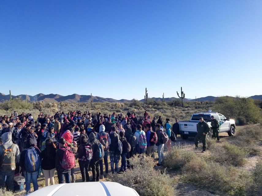 La agencia federal indicó que guardias fronterizos entrenados en primeros auxilios brindaron atención médica a los detenidos