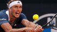 Alexander Zverev devuelve de revés ante Nicolás Jarry en la final del Abierto de Italia, el domingo 19 de mayo de 2024, en Roma.&nbsp;