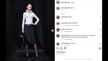 Desfile prêt-à-porter mixto de Balenciaga en la Semana de la Moda de París 2025.