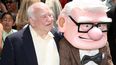 En esta foto de archivo, el actor Ed Asner y el personaje de Carl Fredricksen llegan al estreno de Up de Disney Pixar en el Teatro El Capitán de Hollywood el 16 de mayo de 2009.