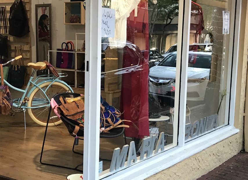 Entrada de la tienda María Bonita que promueve la moda mexicana en el sur de la Florida.&nbsp;