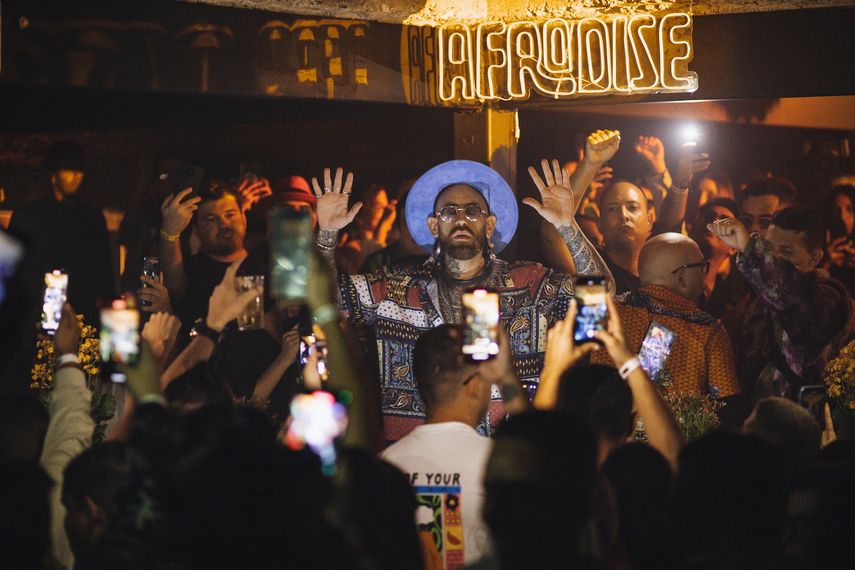 El visionario musical Aaron Sevilla fundó el proyecto Afrodise, una experiencia musical y un movimiento cultural que redefine la música electrónica en el contexto de un festival.