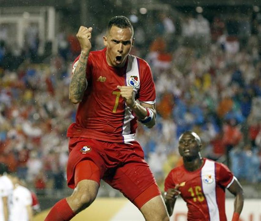 El jugador de Panamá Blas Pérez celebra la anotación del segundo gol ante Bolivia. (EFE) 