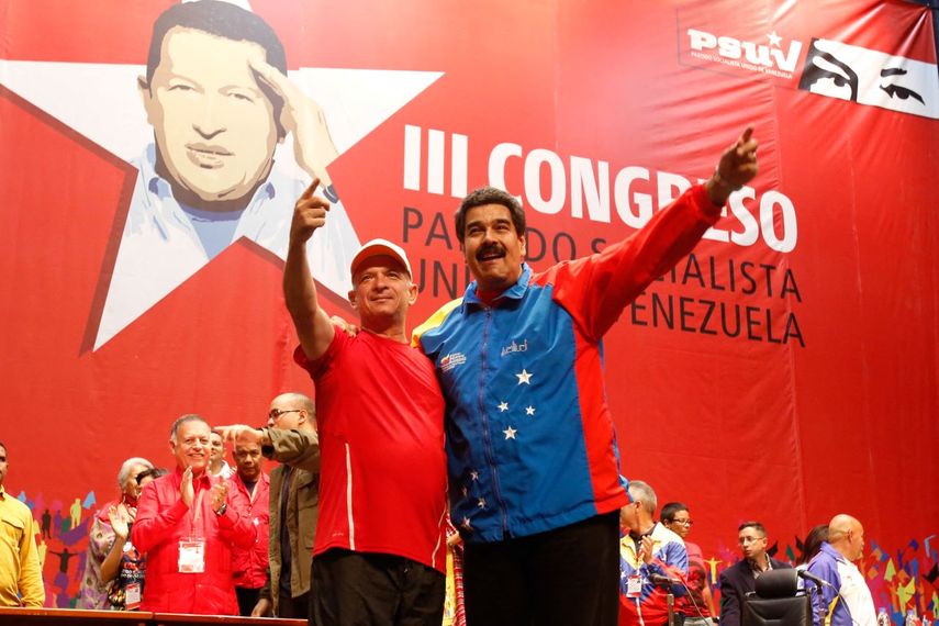 El exjefe de la Inteligencia venezolana Hugo El Pollo Carvajal y el dictador Nicolás Maduro.